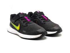 Nike Revolution 5