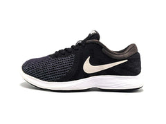 Nike Revolution 4