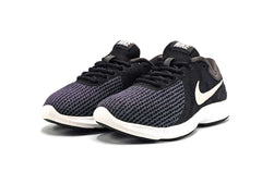 Nike Revolution 4