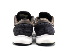 Nike Revolution 4