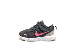 Nike Revolution 5