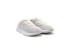 Nike Tanjun