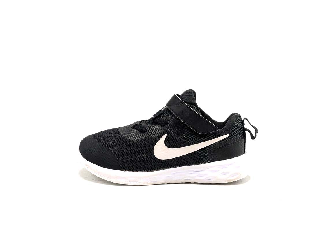 Nike Revolution 6