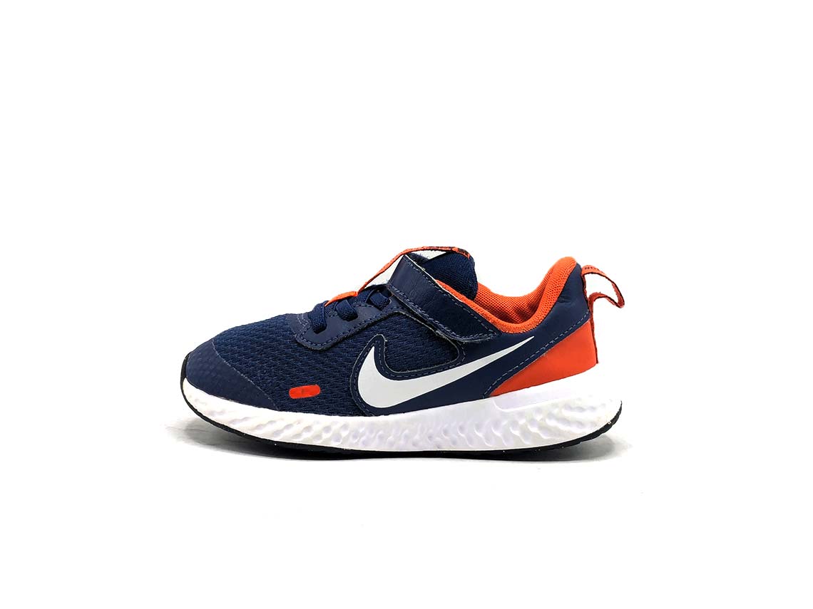 Nike Revolution 5