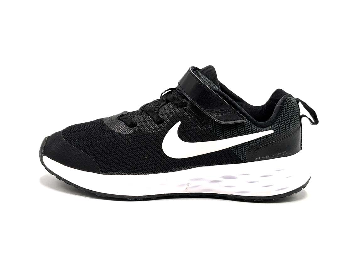 Nike Revolution 6