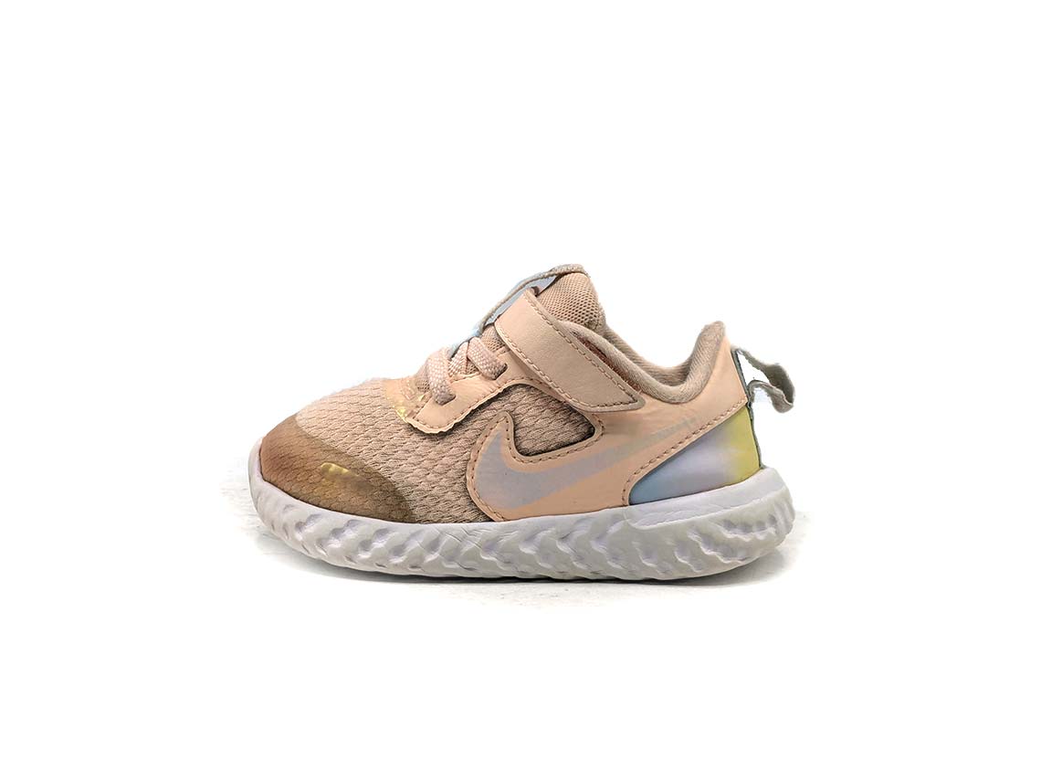 Nike Revolution 5