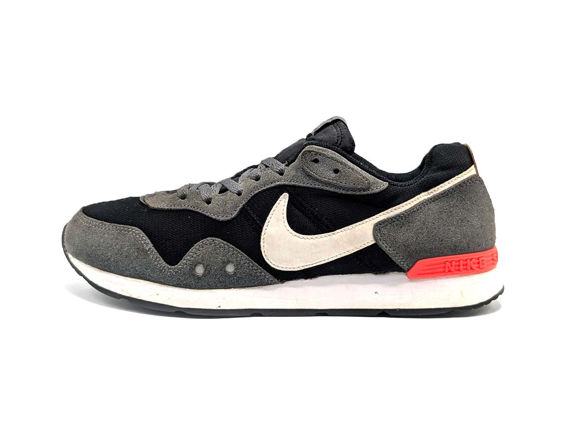 Nike Venture Runner