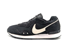 Nike Venture Runner