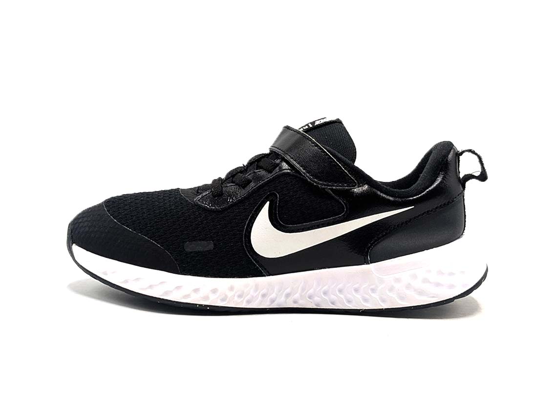 Nike Revolution 5