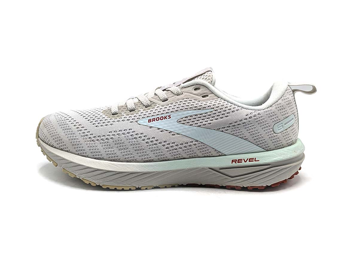 Brooks Revel 6