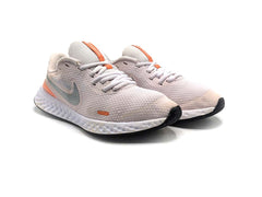 Nike Revolution 5