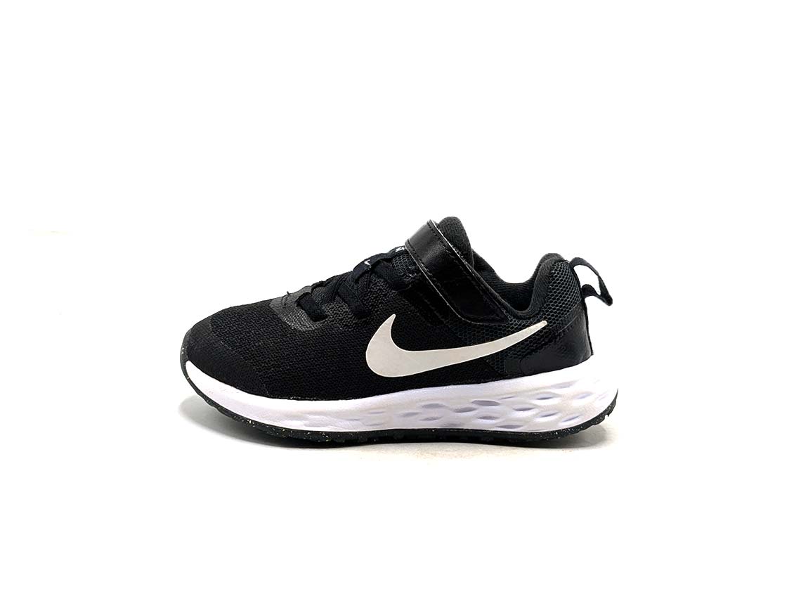 Nike Revolution 6