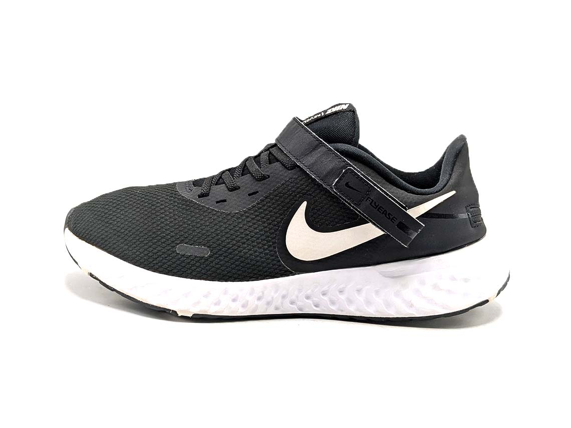 Nike Revolution 5 FlyEase