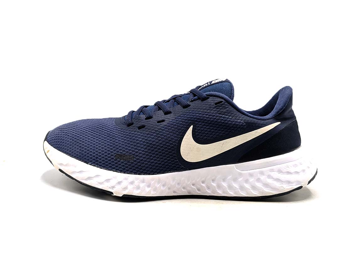 Nike Revolution 5