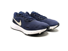 Nike Revolution 5