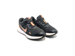 Nike Revolution 5