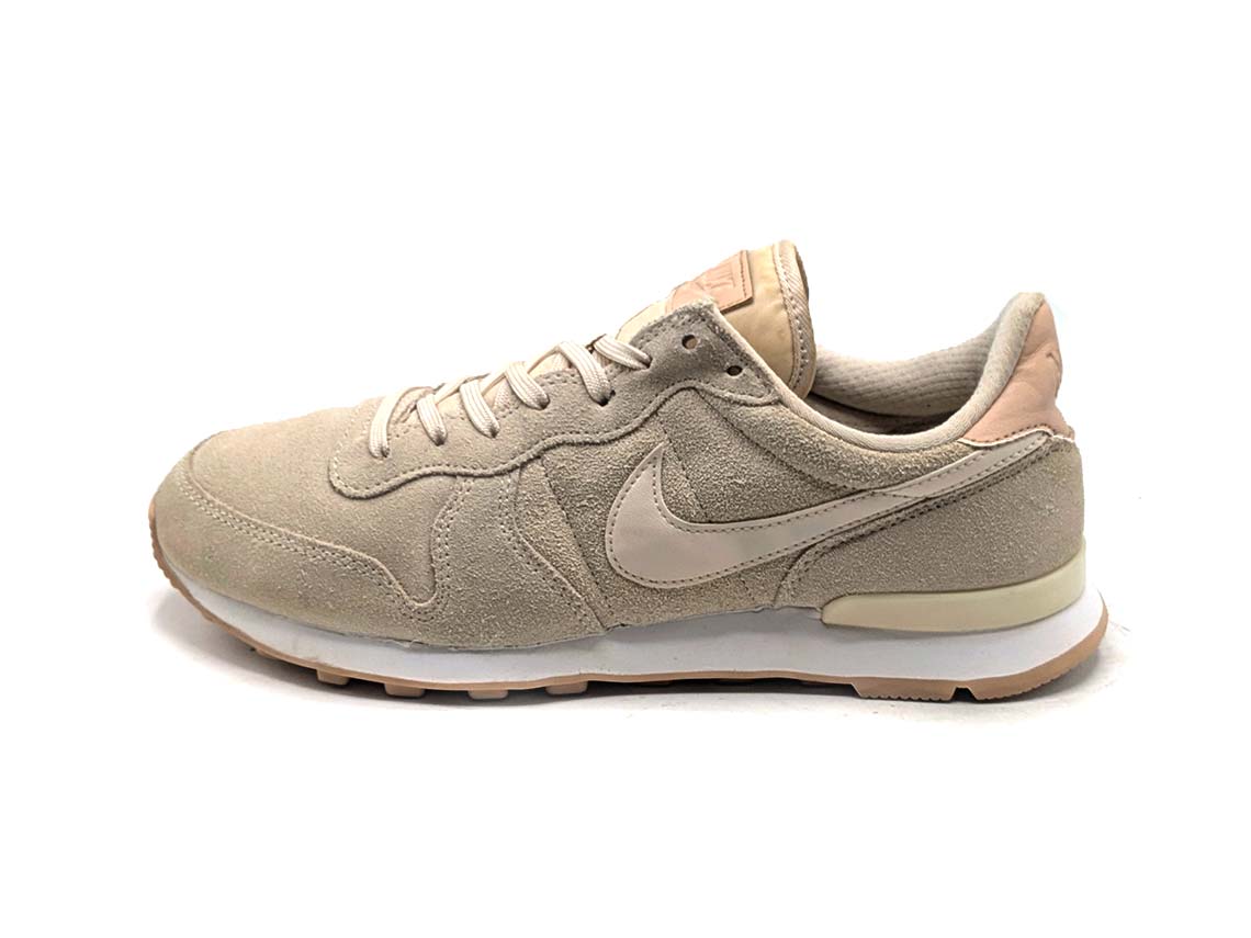 Nike Internationalist