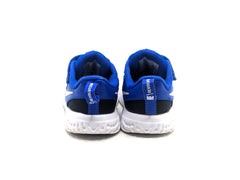 Nike Revolution 5