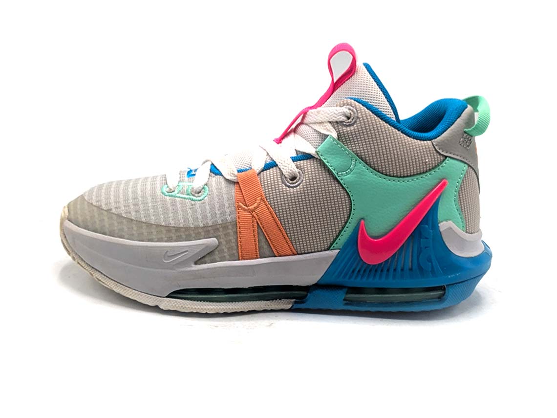 Nike LeBron Witness 7