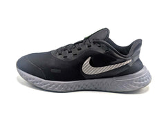 Nike Revolution 5