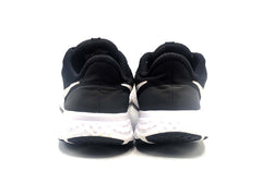 Nike Revolution 5