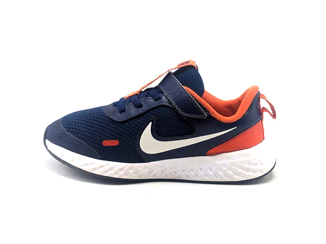 Nike Revolution 5