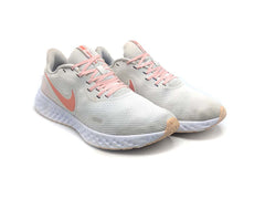Nike Revolution 5