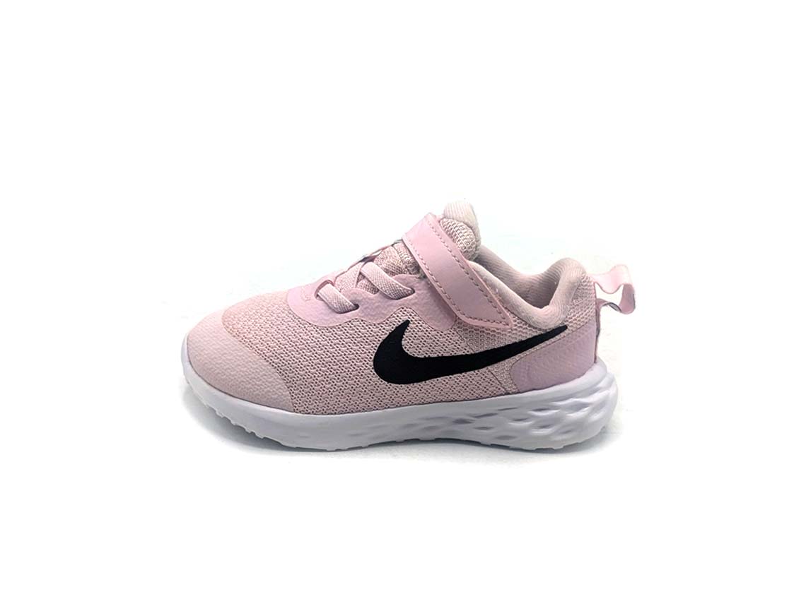 Nike Revolution 6