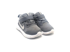 Nike Revolution 5