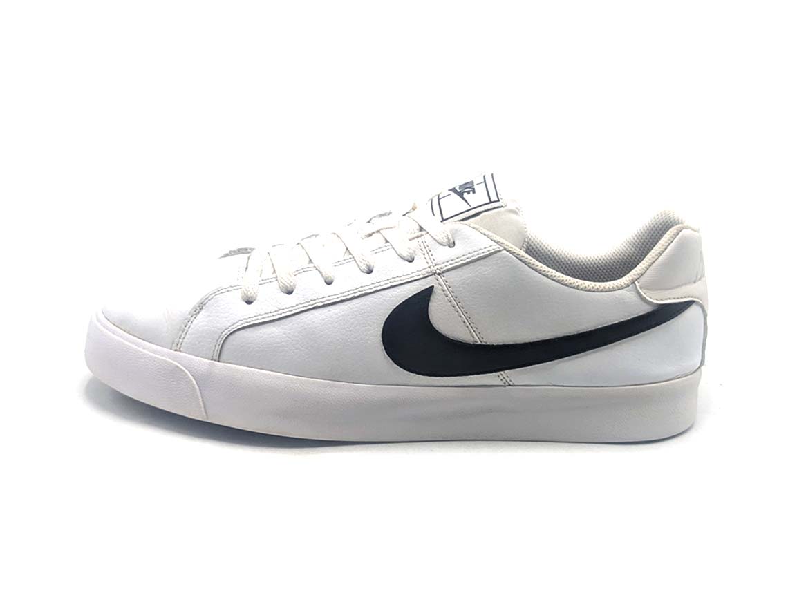 Nike Court Royale