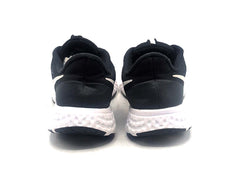 Nike Revolution 5