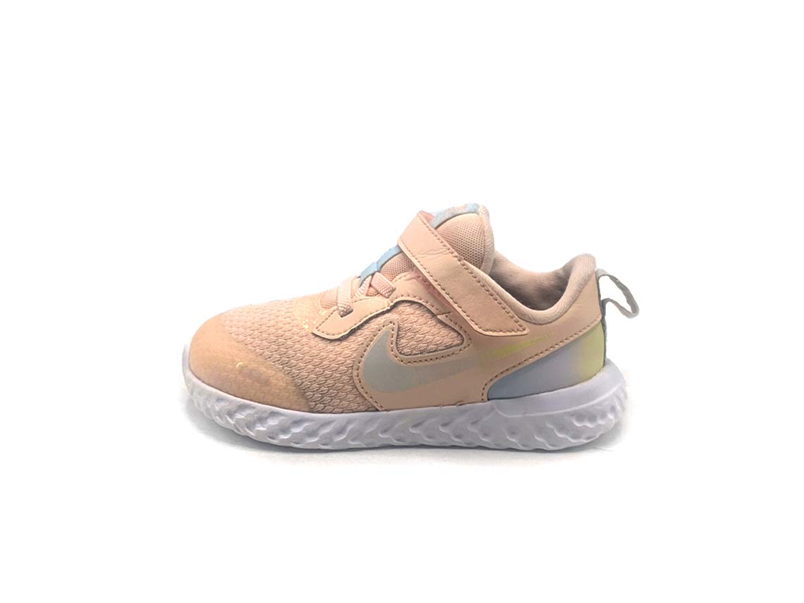 Nike Revolution 5