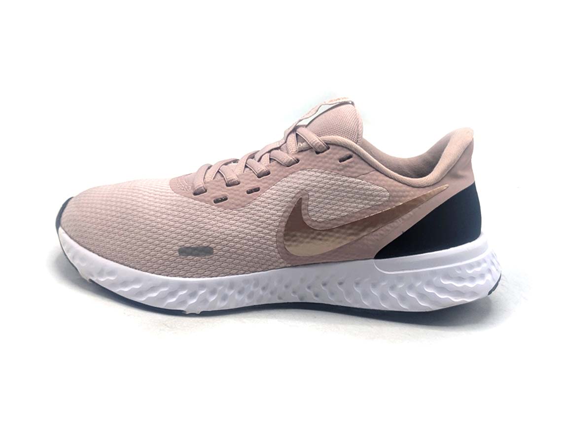 Nike Revolution 5
