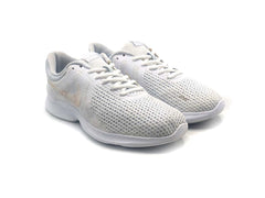 Nike Revolution 4