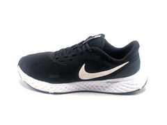 Nike Revolution 5
