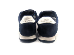 New Balance 220