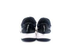 Nike Revolution 5