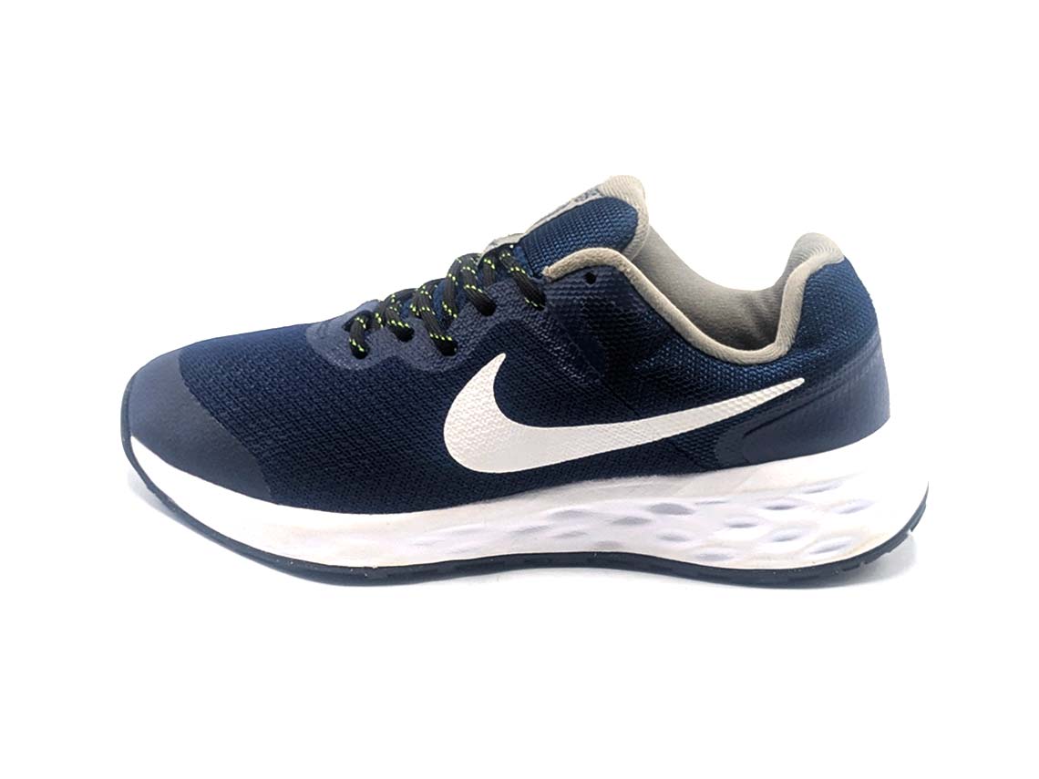 Nike Revolution 6