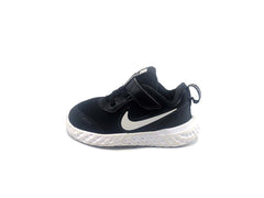 Nike Revolution 5