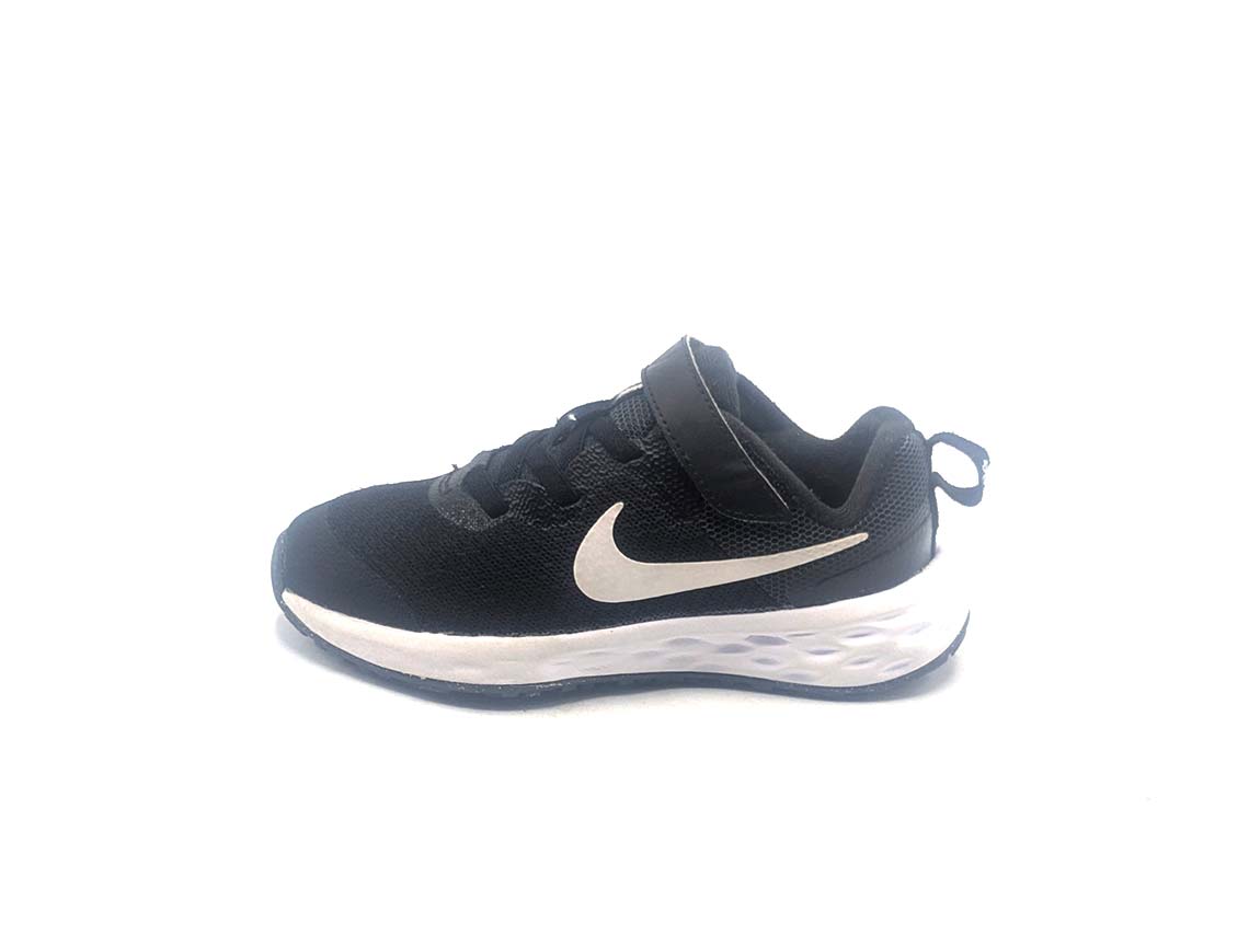 Nike Revolution 6