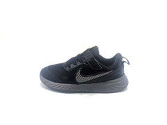 Nike Revolution 5