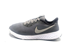 Nike Revolution 5