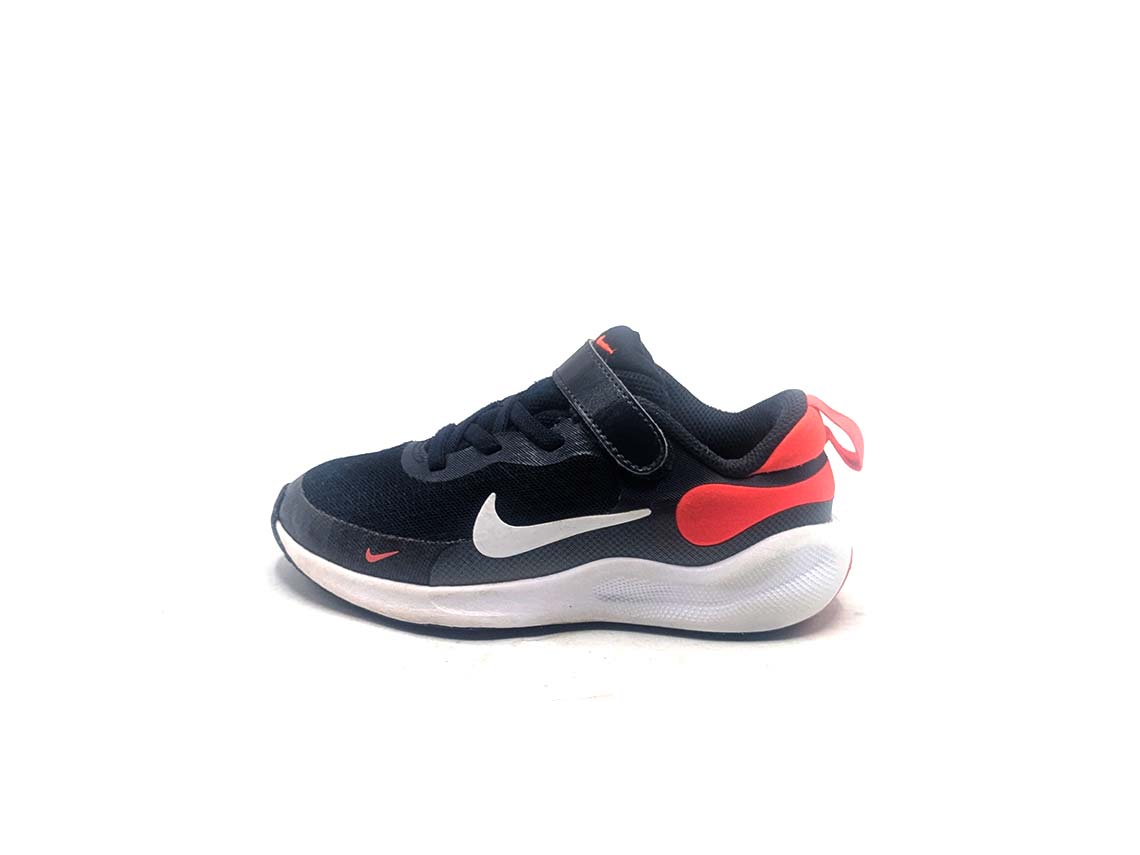 Nike Revolution 7