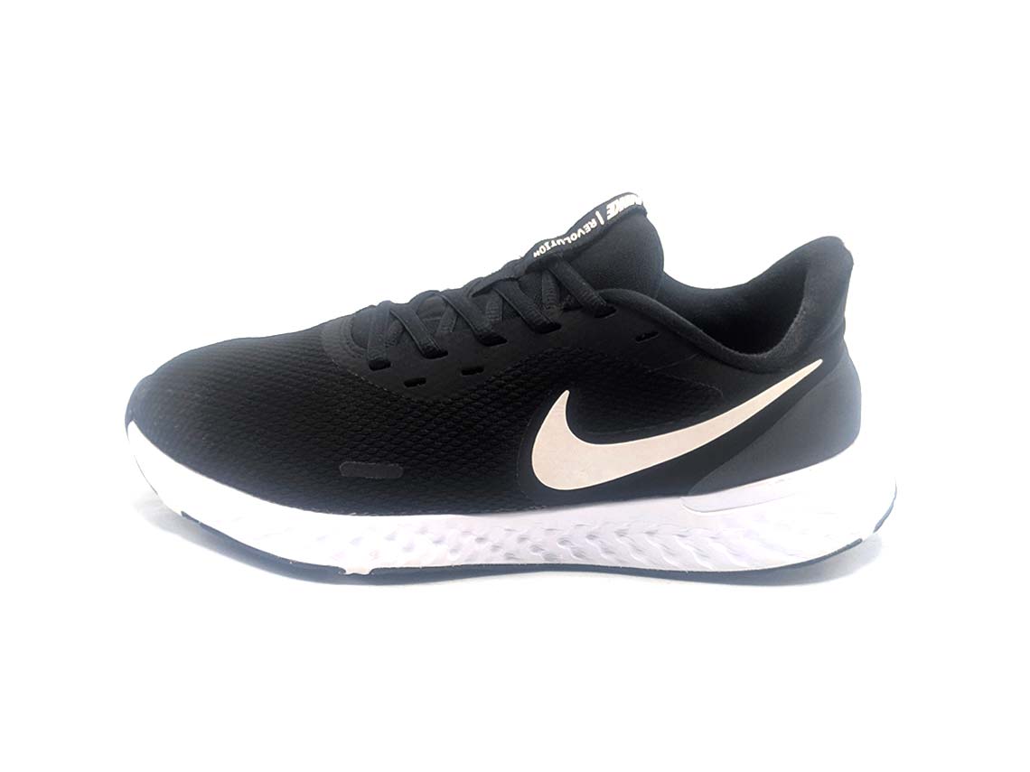 Nike Revolution 5