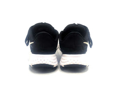Nike Revolution 5