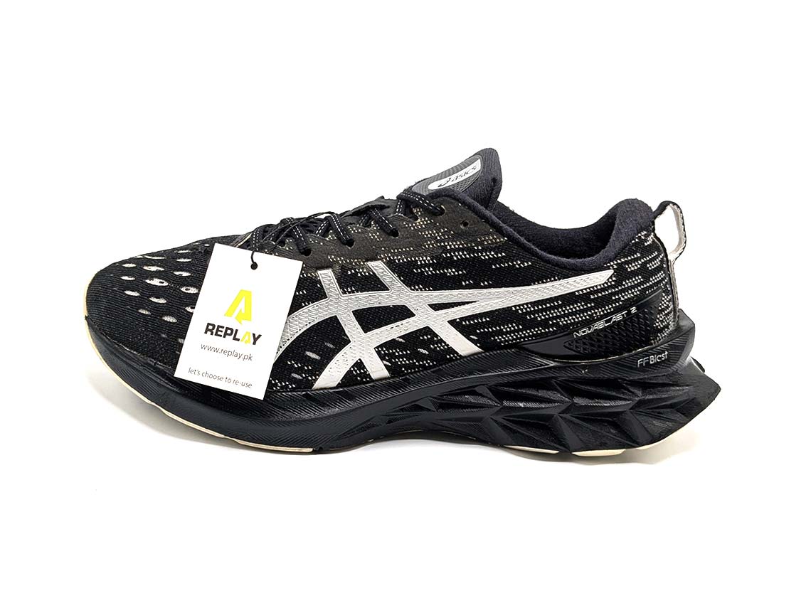 Asics Novablast 2