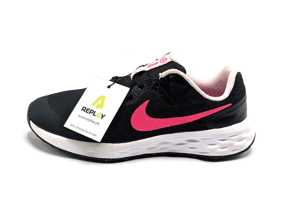 Nike Revolution 6