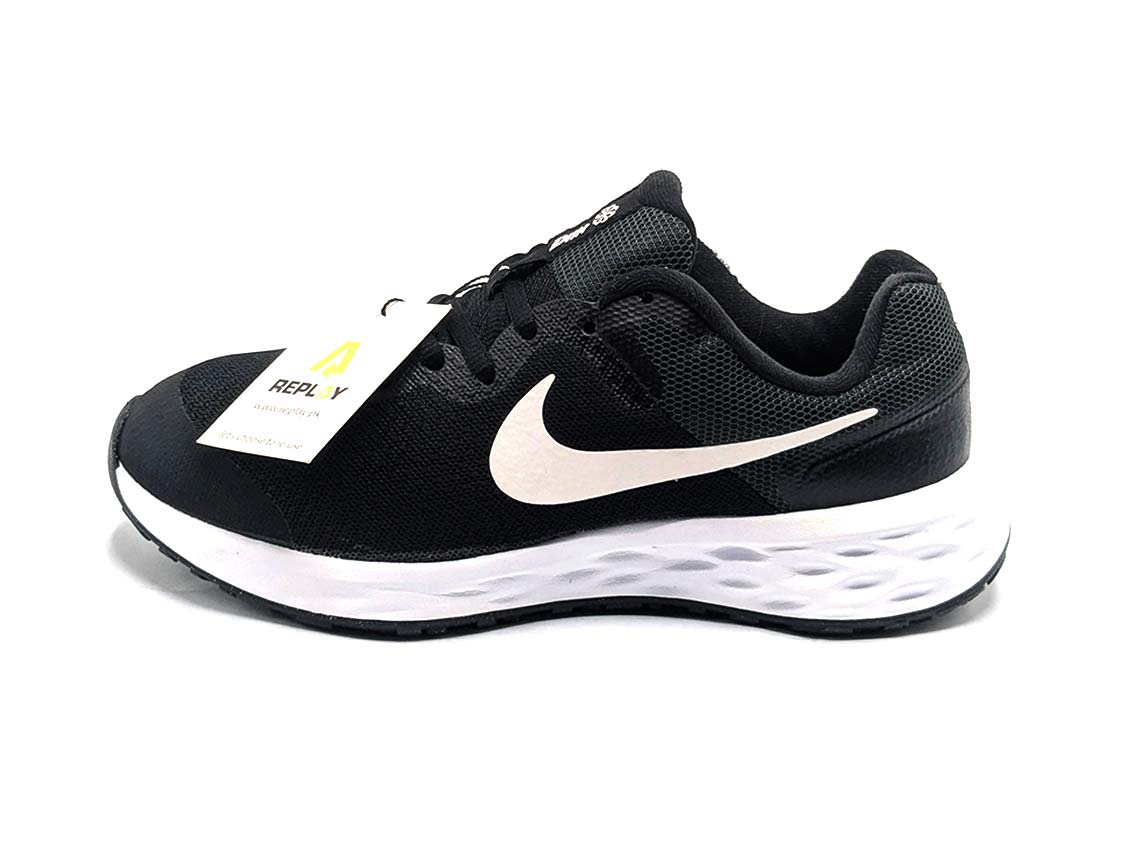 Nike Revolution 6