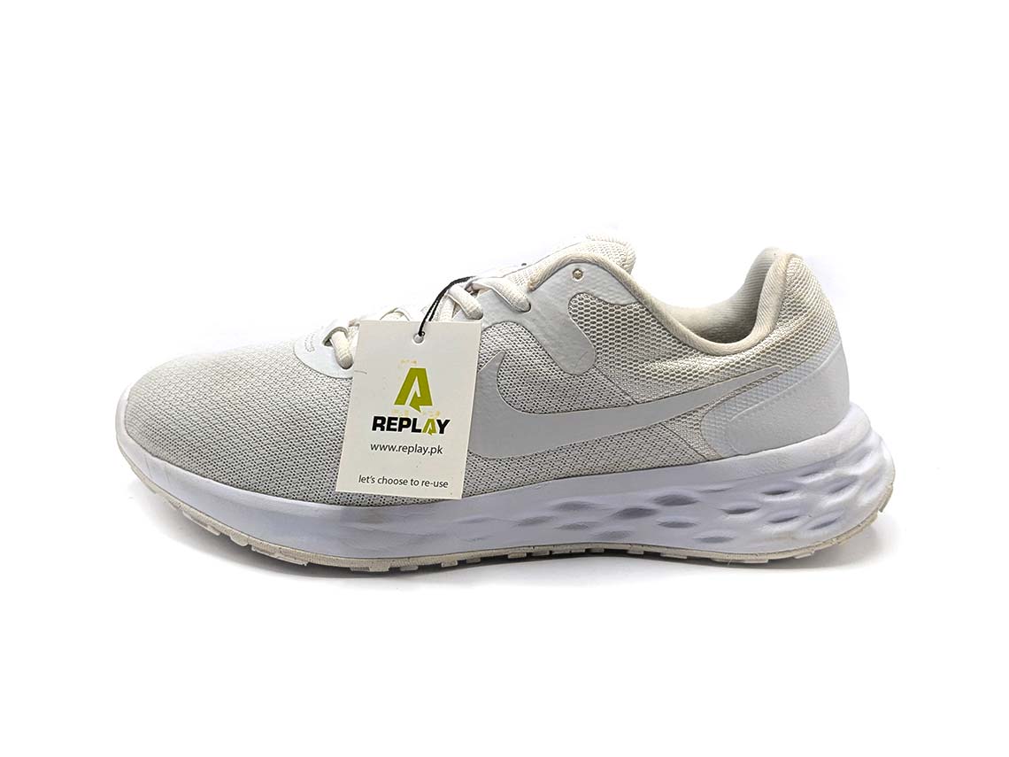 Nike Revolution 6