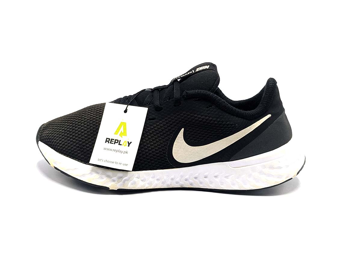 Nike Revolution 5
